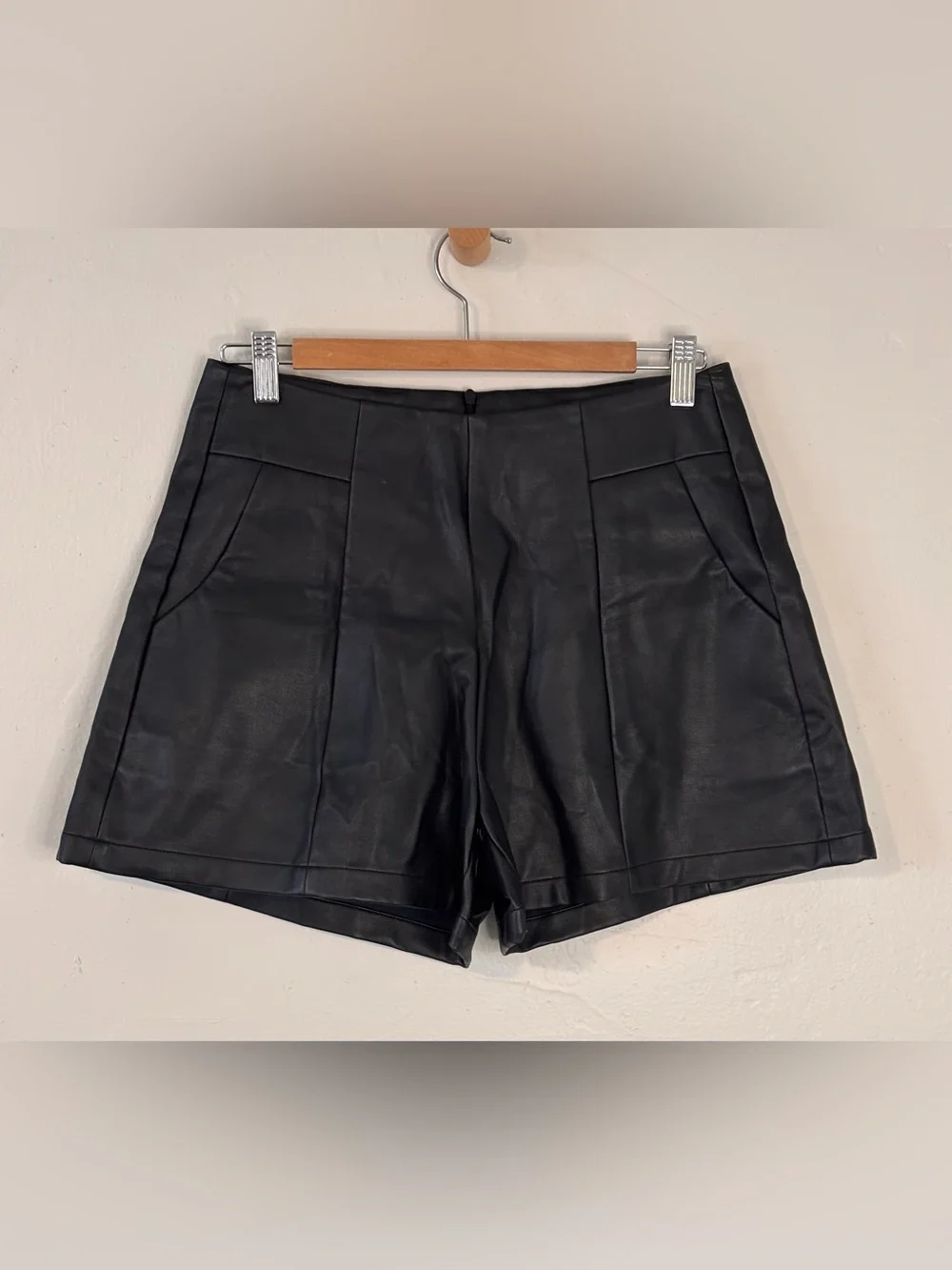 🌸 Faux Leather High Waisted Pocket Black Shorts Women's Size Small